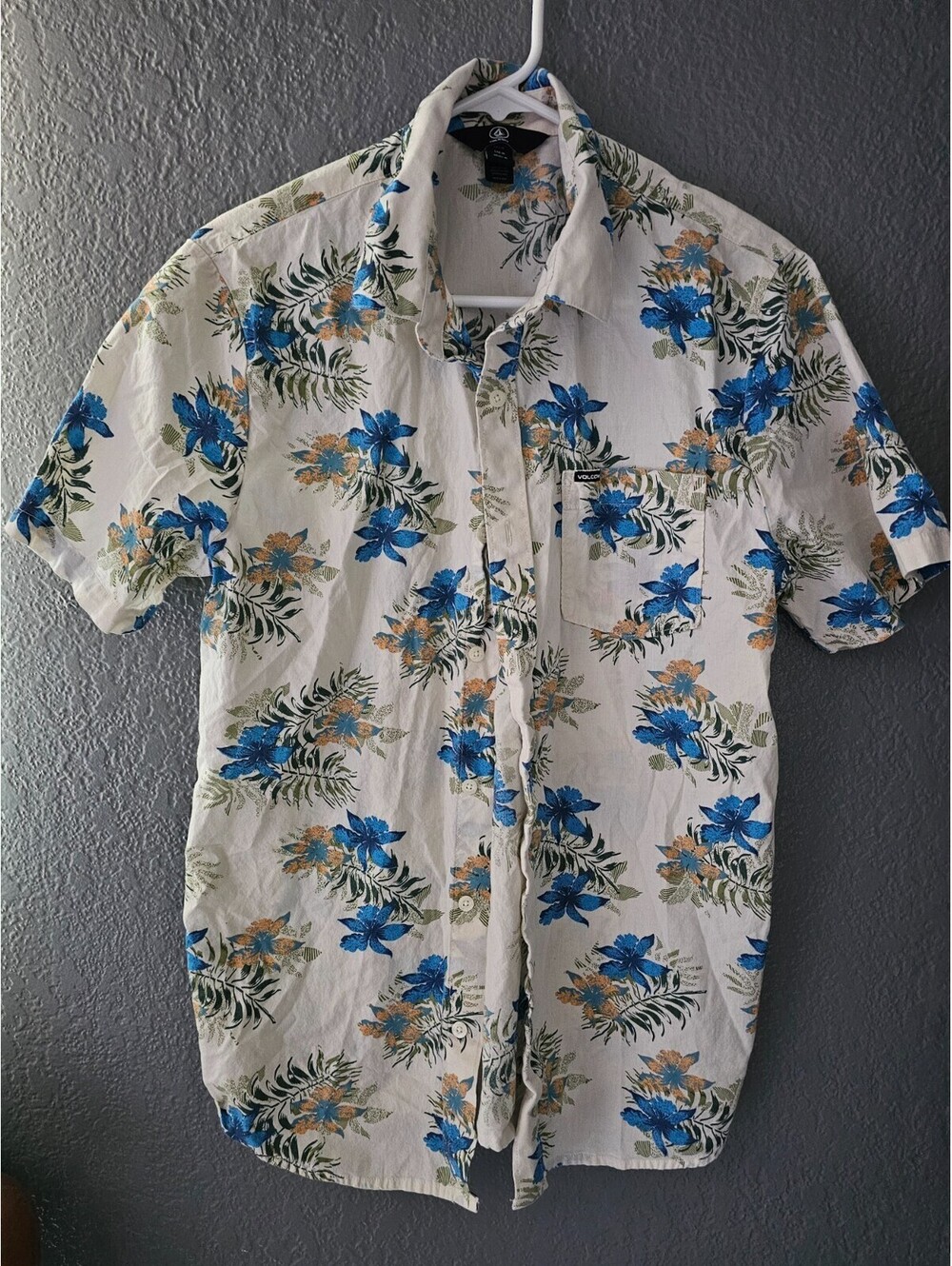 Men's Volcom Hawaiian Button Up Shirt Size Medium Floral Pocket Mulitcolor